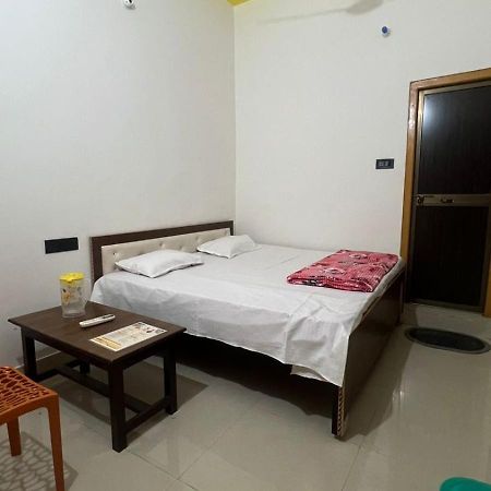 Veda Palace, 900 Meter Distancce From Temple Ayodhya Buitenkant foto