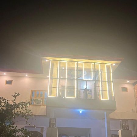 Veda Palace, 900 Meter Distancce From Temple Ayodhya Buitenkant foto