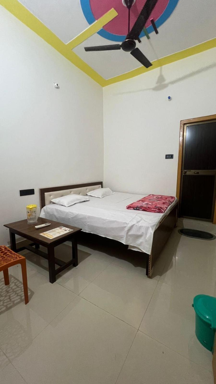 Veda Palace, 900 Meter Distancce From Temple Ayodhya Buitenkant foto