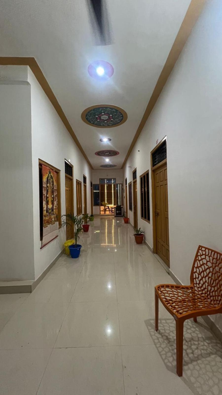 Veda Palace, 900 Meter Distancce From Temple Ayodhya Buitenkant foto