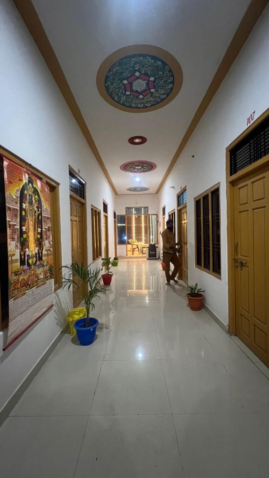 Veda Palace, 900 Meter Distancce From Temple Ayodhya Buitenkant foto